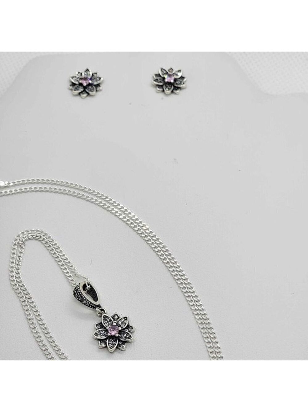 Brand New Sterling Silver 925 Flower Earrings and Necklace set